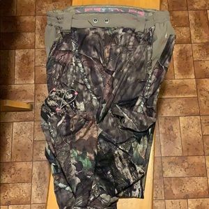 Women’s camo hunting pants